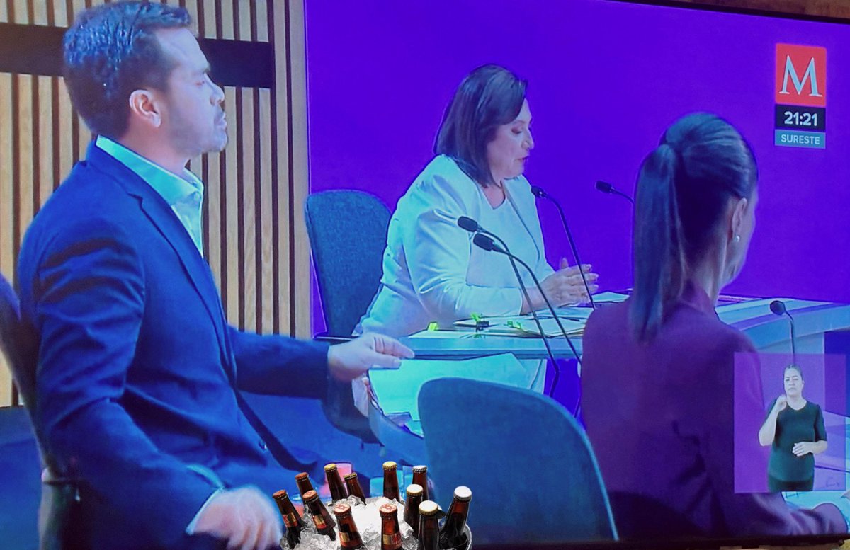 dandiazabarca's tweet photo. #DebateINE 
Los partidos políticos de las dos candidatas ya gobernaron, y en el debate están señalando sus fallas #MexicoSeRespeta #Mex https://t.co/DJyMIERRHS