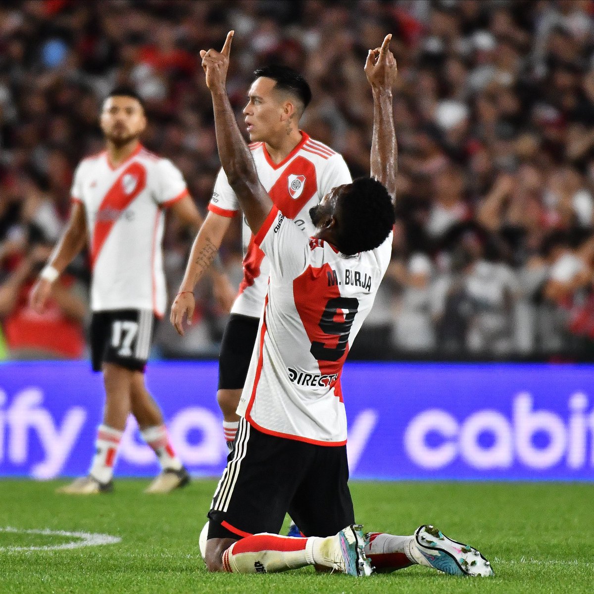 RiverPlate_hist's tweet photo. Goleadores EXTRANJEROS #RIVER

Enzo 🇺🇾 137
W. Gómez 🇺🇾 74
@JUANPABLOANGEL 🇨🇴 62
Borré 🇨🇴 55
Salas 🇨🇱 46
@FALCAO 🇨🇴 45
@Alzamendi_ok 🇺🇾 43
Mora 🇺🇾 41
R Da Silva 🇺🇾 39
Delem 🇧🇷 37
#Borja 🇨🇴 36 🆕
@Nicdelacruz10 🇺🇾 36
Lago 🇺🇾 35
Cubilla 🇺🇾 35

#RiverPlate @MiguelABorja9 https://t.co/qtWHaPGCmr