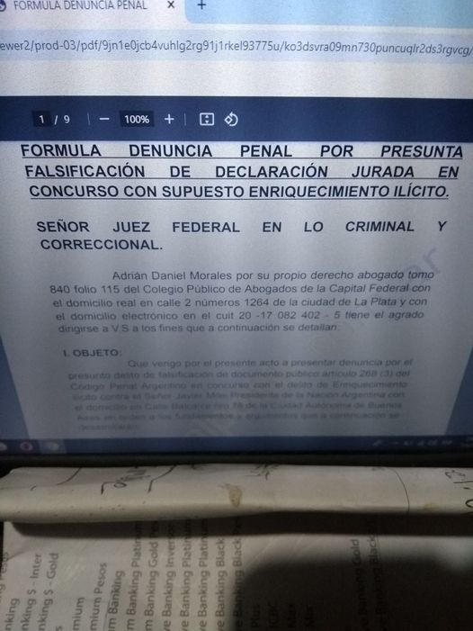 MartnPeiretti1's tweet photo. 🚨AHORA🚨 Denunciaron penalmente a Javier Milei por enriquecimiento ilícito y falsificación de documentos públicos. Milei fue denunciado por un incremento del 155,9 % en su declaración patrimonial, en apenas cien días de gobierno. Tambien falsificó su declaración jurada. https://t.co/lXQMwV5ruS