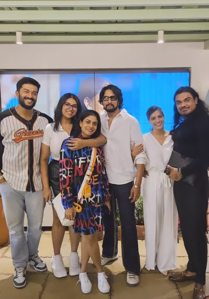 KaddaSHIVAMOGGA's tweet photo. @varusarath5 couples with #KicchaBOSS family. 😍🥰

@KicchaSudeep #KicchaSudeep #KicchaBOSS𓃵 #MaxTheMovie https://t.co/9Om8Mi4UJ4