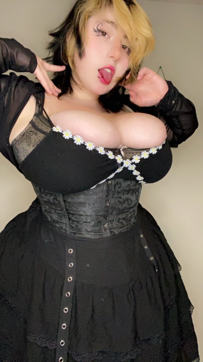 Who hasn’t received a 🍒 pic today? 🖤