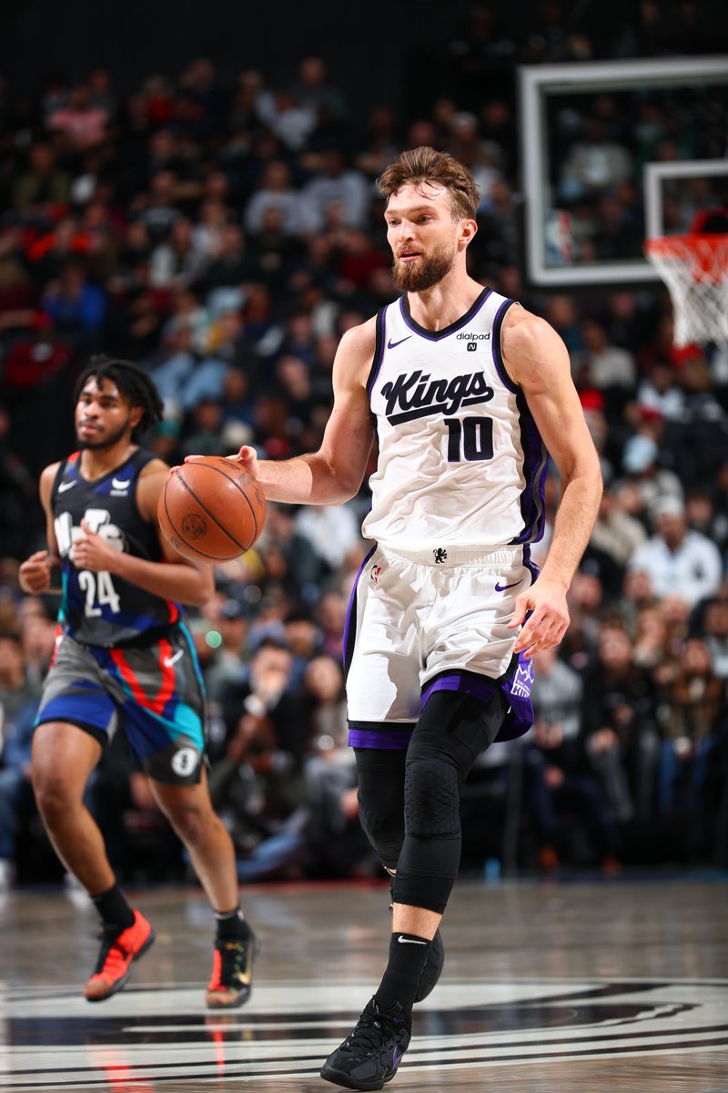 NBAHistory's tweet image. Domantas Sabonis' 74th double-double of the season ties Moses Malone for the most double-doubles in a season since 1980-81. 

He joins Malone as the only players to reach 74 or more double-doubles in a season since 1978-79:

Moses Malone – 77 (1978-79)  
Moses Malone – 74…