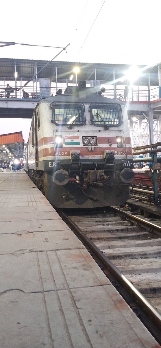 In Frame - 12042 #Howrah Shatabdi Express with 35048 HWH WAP5 Waiting for its departure signal from #NewJalpaiguri || #IndianRailways #railfans