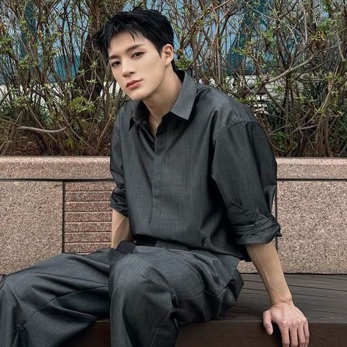 คำนำหน้า
○ ดารา
○ ไฮโซ
○ ตัวท็อป
○ ตัวพ่อทุกสถาบัน
○ gba ferragamo 
◉ ถูกทุกข้อ