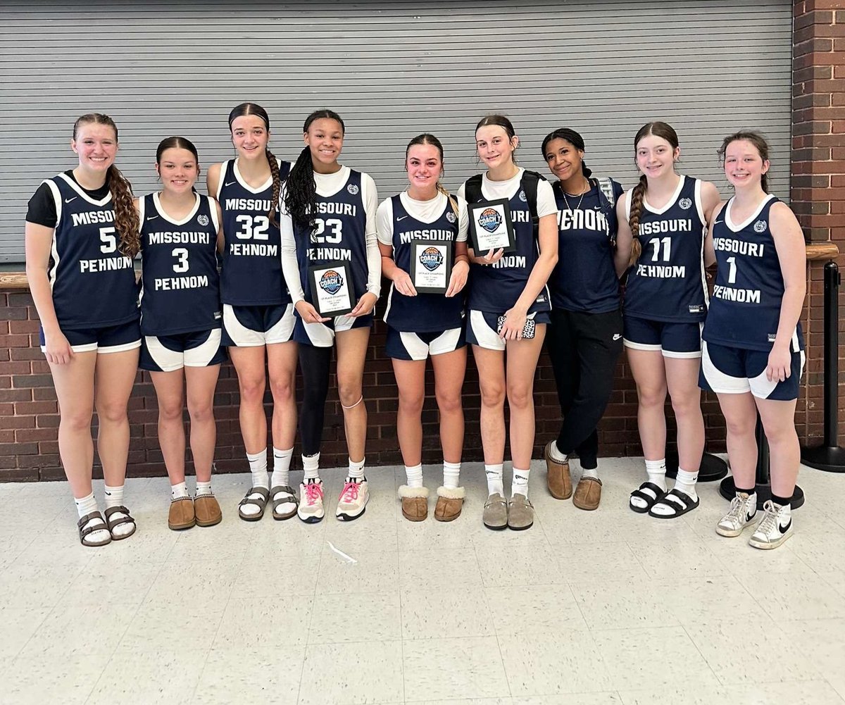Great weekend of work ladies! Won our division at @coachtclassic . Fun to get the season off to a good start. Looking forward to @Borderwar1 next. #Phenom