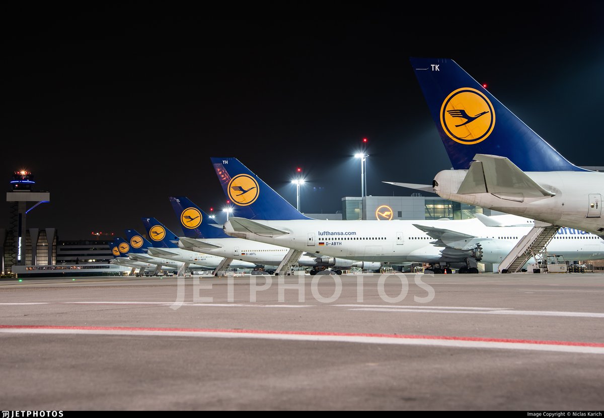 Queens of the Skies at the gate in Frankfurt. jetphotos.com/photo/11293837 © Niclas Karich