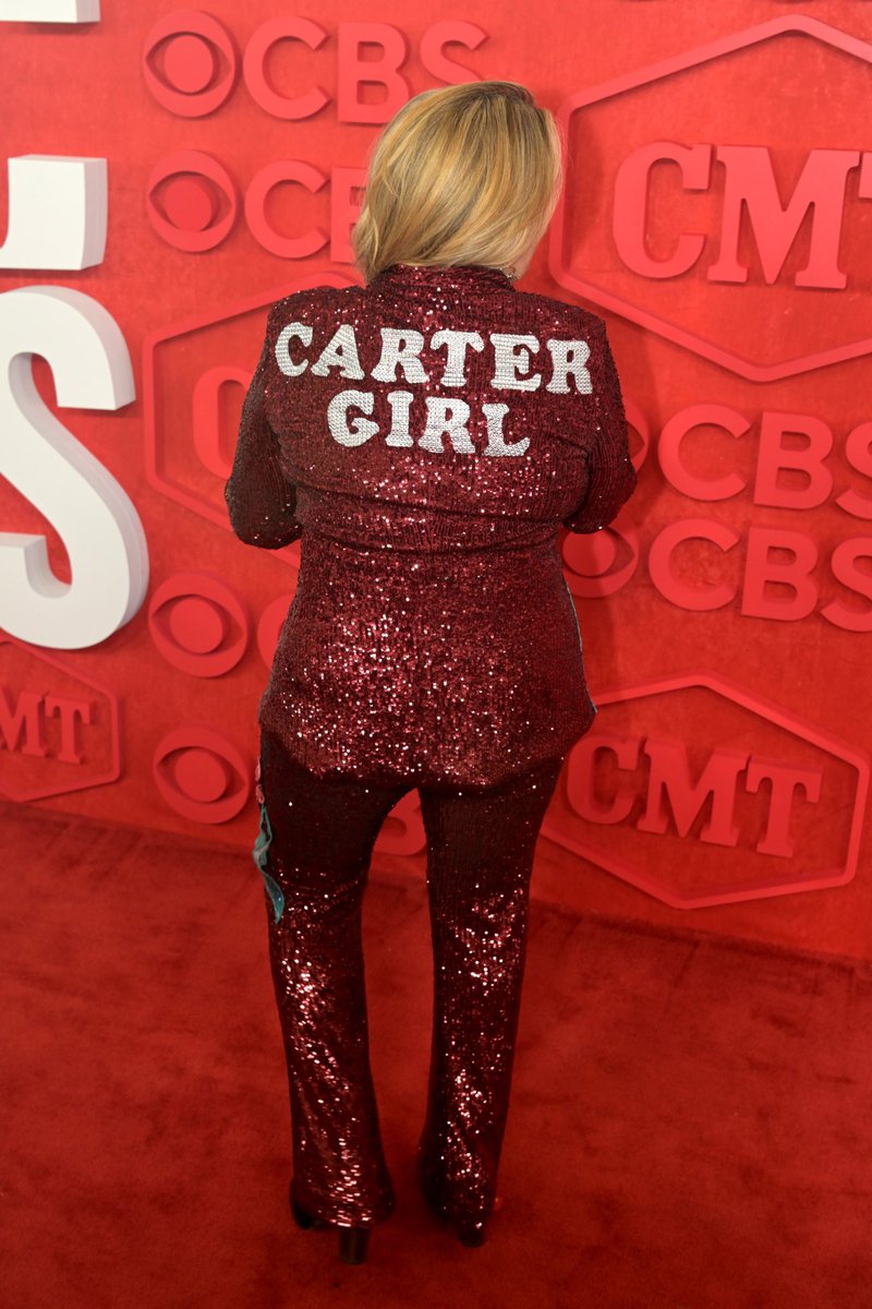 Carlene Carter wears Beyoncé ‘Carter Girl’ tribute jacket for the #CMTMusicAwards red carpet 💟