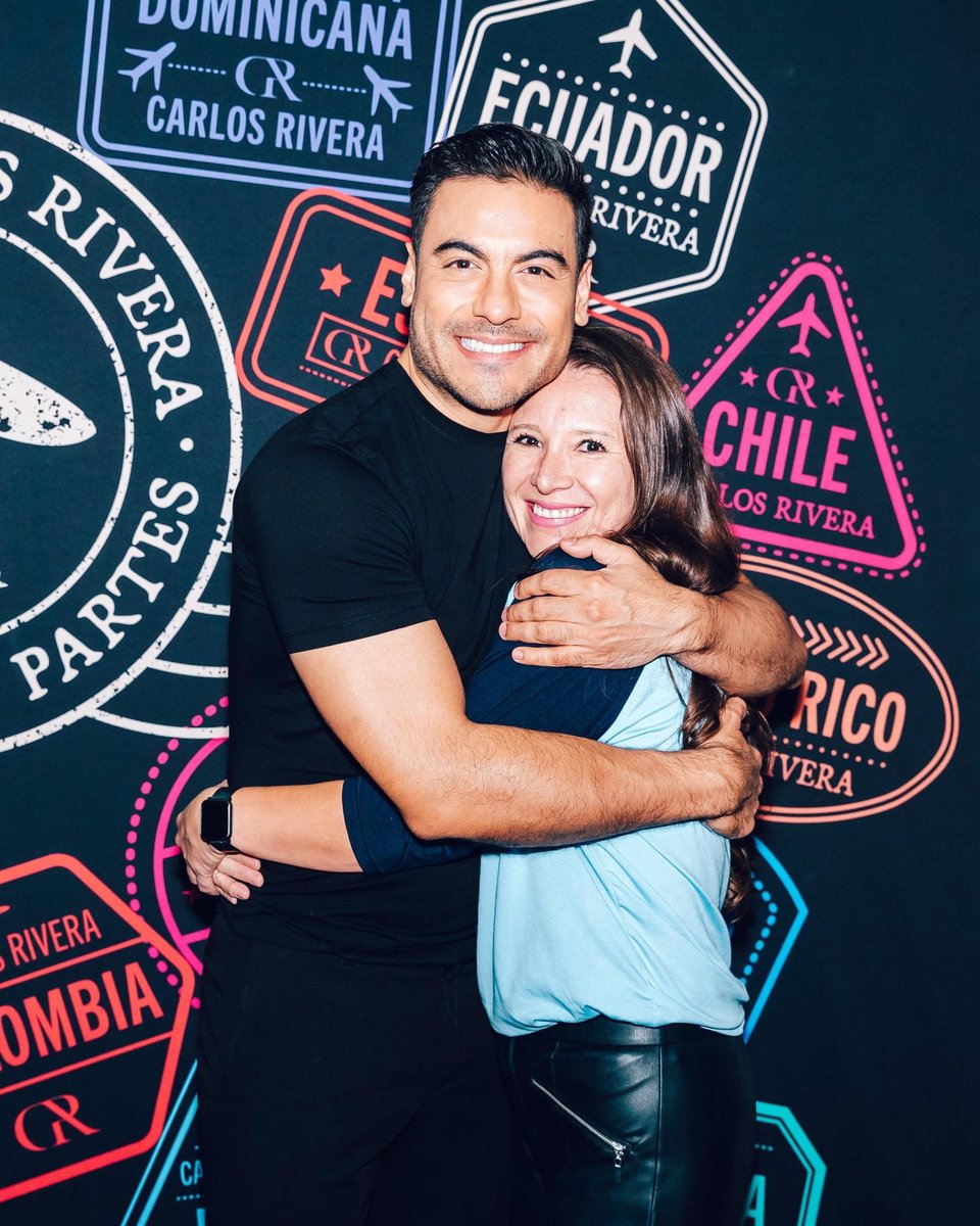 AnCoBaLo's tweet photo. Gracias @_CarlosRivera por esta linda foto que por cierto ya hace rato no nos tomábamos una así, guardaré cada detalle en mi corazón 🫶 han pasado 18 años desde que cumplí mi sueño de conocerte, sentí la misma emoción de aquella vez y lo mejor es que seguimos igualitos verdad? 😄 https://t.co/fyH0tHHS3X