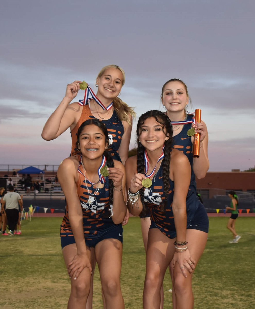 Varsity Girls 4x100m Relay 🥈53.44 District Runner Ups 12 Jacqueline Lopez 11 AJ Alvarado 10 Ava Gonzalez 11 Alizae Duran 4x200m Relay 🥇1:55.46 District Champions 9 Makayla Delgado 11 AJ Alvarado 10 JJ Camacho 12 Sophiya Bustillos 🐆⚡💪🏽🏆 #rangerthang @Track_RHS