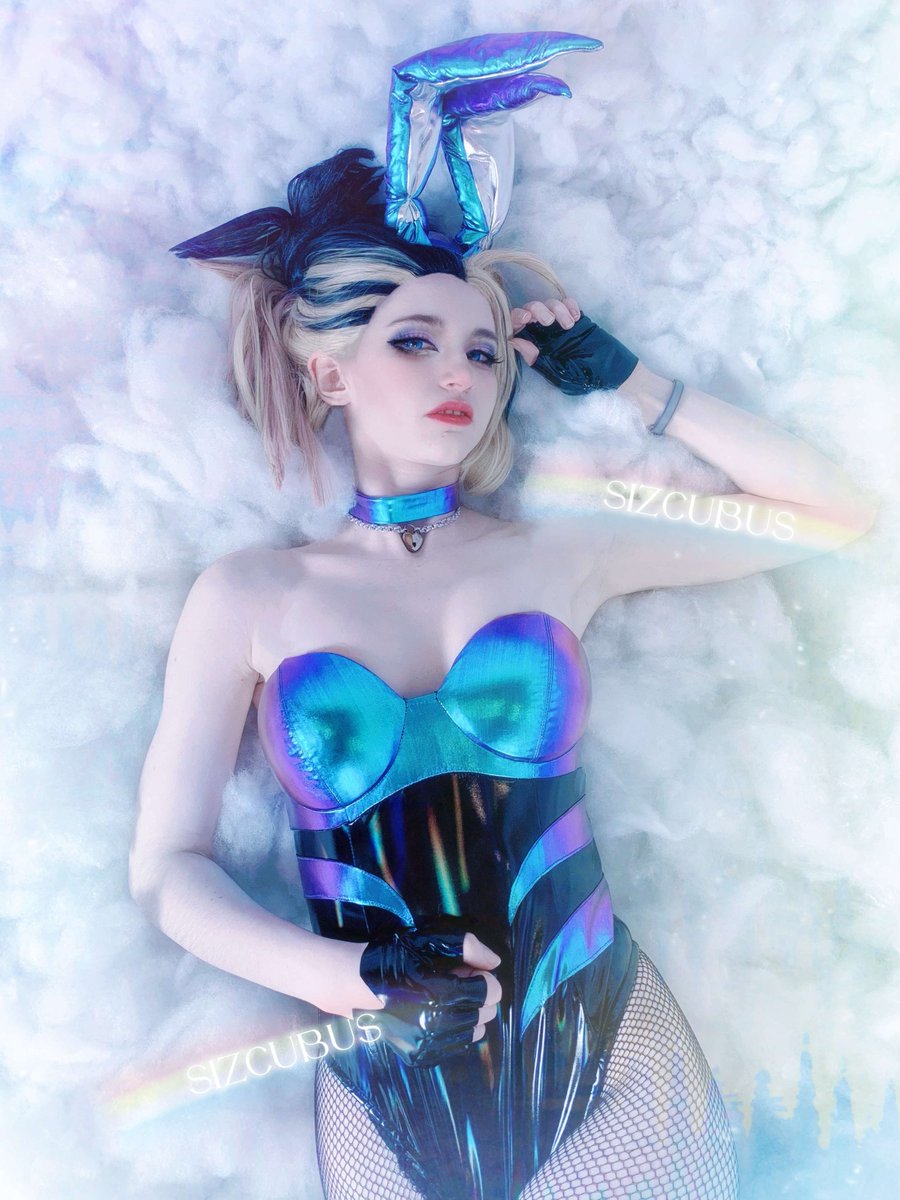 A preview of my KDA Bunny Akali cosplay from @LeagueOfLegends ! 💙 I might release a mini set of her uwu Cosplay: @miccostumes 📸: cocob0o #akali #akalicosplay #kdacosplay #kdaakali #LeagueOfLegends #leagueoflegendscosplay