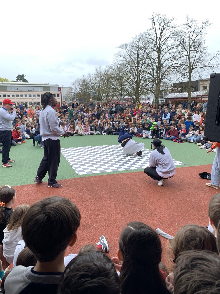 | #SOP 24 | Jour 4 - Rencontre sur le #BreakDance en présence de <a href="/NoWayBackMilan/">No Way Back_Milan Emmanuel</a> - échanges riches autour de sa  #Passion pour ce show et démonstrations à destination des élèves - grosse ambiance au <a href="/LfjmPrimaire/">LFJM Primaire</a> pour le plaisir des grands et des petits - <a href="/aefeinfo/">AEFE</a>
