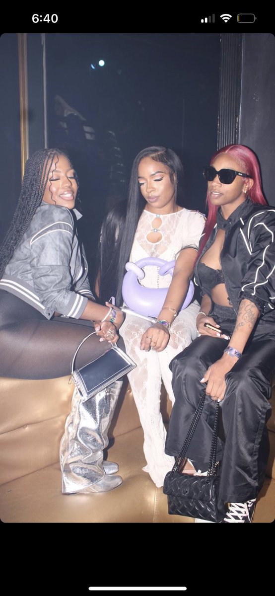 Moneyyyyy_____'s tweet photo. #SameBitches β€οΈπ€π½ https://t.co/QY9LsdtI52