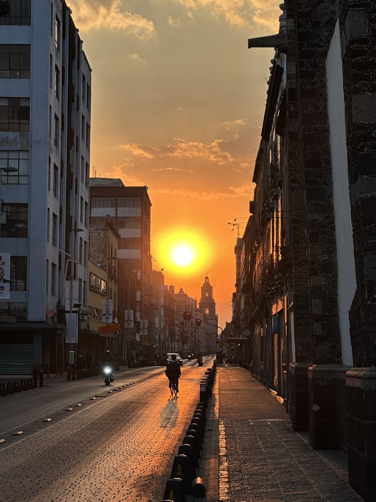 Sunset in Mexico City~
#ISBANKY