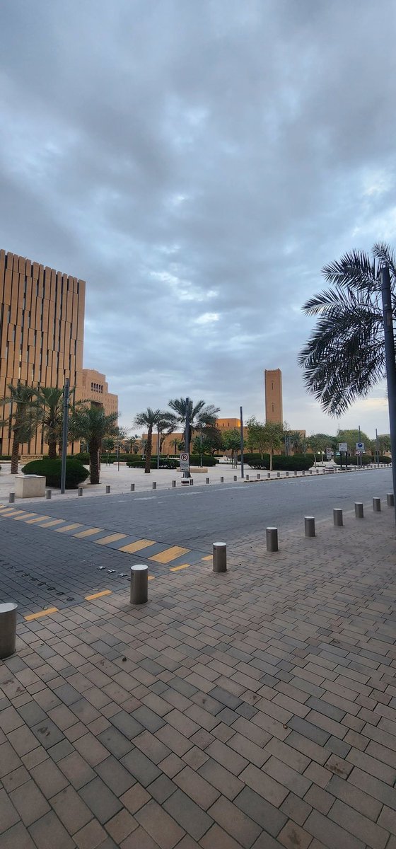 iMemories_SA's tweet photo. صور من الجهة الجنوبية لحي دخنة في الرياض القديمة وتظهر مباني المحاكم والدوائر الشرعية.
حي دخنة في السابق مقر العلم وطلبة العلم والعلماء.... واليوم مكان الفقه والقضاة والقضاء
🇸🇦🇸🇦🇸🇦🇸🇦 https://t.co/kryVQB5Mec