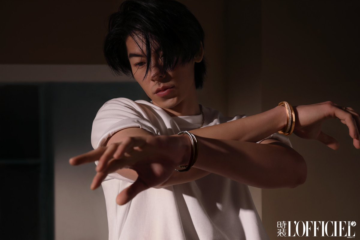 forguanghan's tweet photo. Xu Guanghan for L’OFFICIEL April Cover Issue

#XuGuanghan #GregHsu #许光汉 #許光漢 https://t.co/GnxNCIxTJK