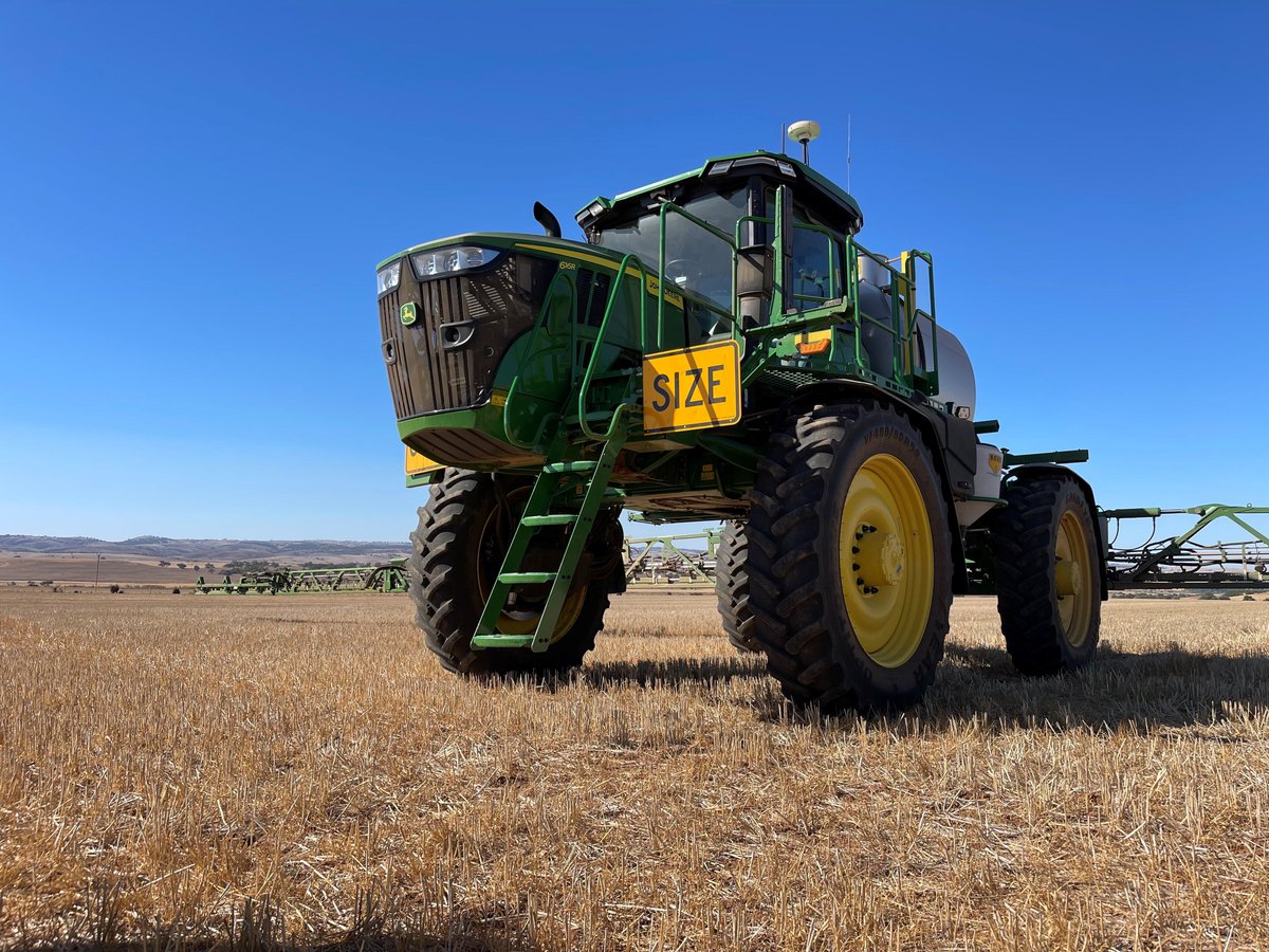 EmmettsGroup's tweet photo. โ Perfect day for See & Spray in the mid-north. Customers 616R giving potato weed a touch up, spraying only 2.31% of the paddock!
๐ 'Nothing Runs Like A Deere' ๐ฆ
๐ธ Ross Freeman
#JohnDeere #Emmetts #NothingRunsLikeADeere #616R #SeeAndSpray #StayingPower https://t.co/07qtUwtvNT