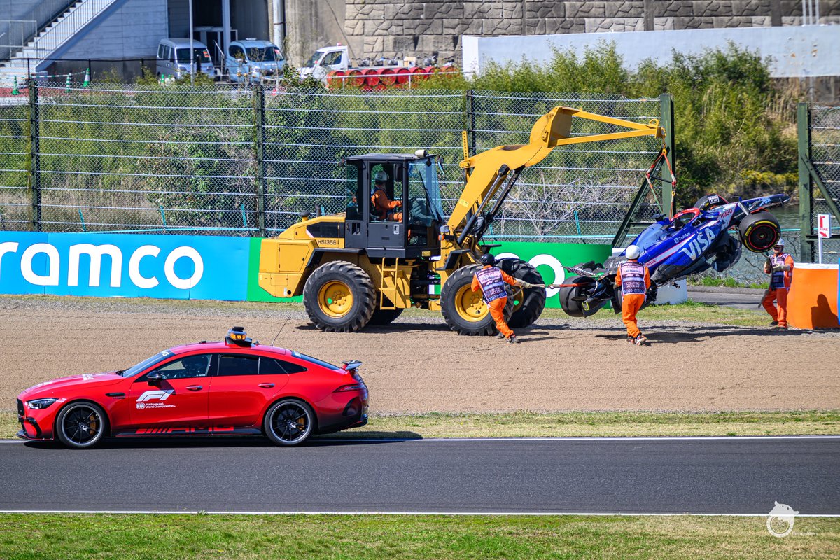 人生初のF1 鈴鹿サーキット現地観戦最高すぎた…
開始早々アクシデントもあったりと終始ドキドキしっぱなしの展開！

夢中になって撮りすぎて久々にカメラのバッテリーが切れた 笑
また来年も4月開催だったら行きたいなぁ(夏は暑そう

#f1JapaneseGP #photography #鈴鹿サーキット