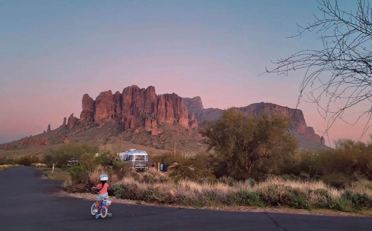 Soft pastel sunsets and bike rides around the campground... These are the sweet Sunday vibes that will carry you through the whole week. 😌 📸: IGer @airstreamventure at Lost Dutchman State Park