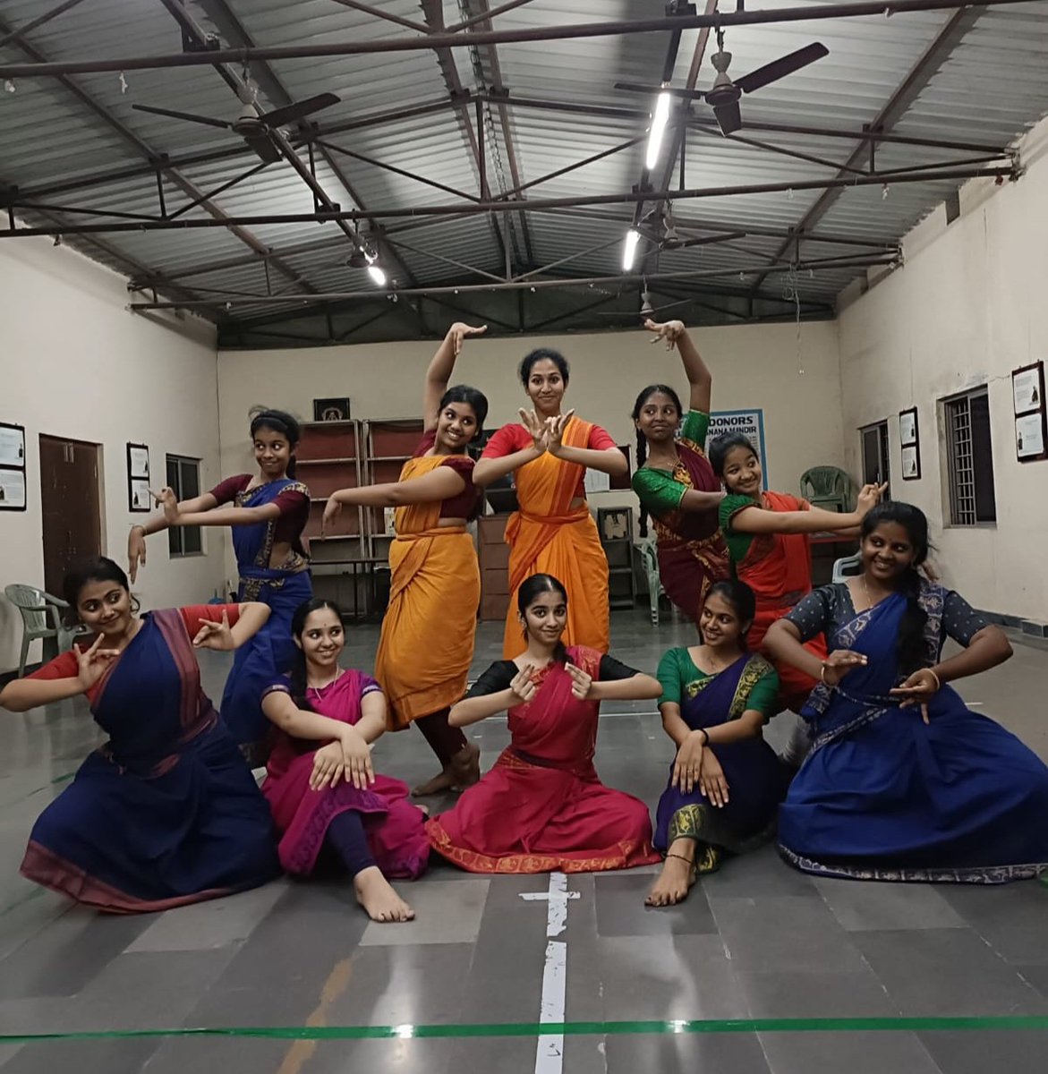 MuvvaDance's tweet photo. The Ritu girls are ready !! 
Performance time for Muvva ! Do come to Shilparamam to catch up on our thematic presentation of the six seasons on the occasion of Ugadi. 

#ugadi #show #performance #kuchipudi #dance #dancer #artist #indianclassicaldance #artlover #hyderabad #india https://t.co/P1BlSxBOHe