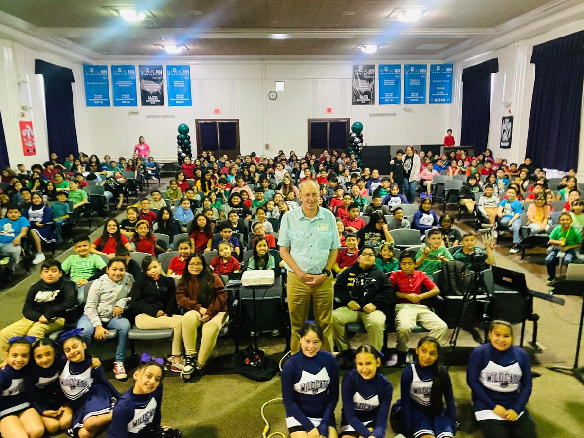 Our Wildcats received a special visit from @NASA Astronomer Mr. Douglas Biesecker! Thank you for visiting our school and sharing your wisdom of about the Total Solar Eclipse! 💜🐾🌑☀️#DallasISD #region1excellence