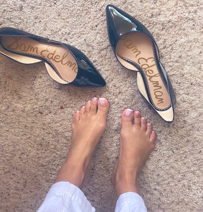 My #feet are your weakness! Open up that wallet WIDE for Goddess! https://t.co/9MRki0u5Dk<a href="/tag/feet"class="tags">#feet</a>