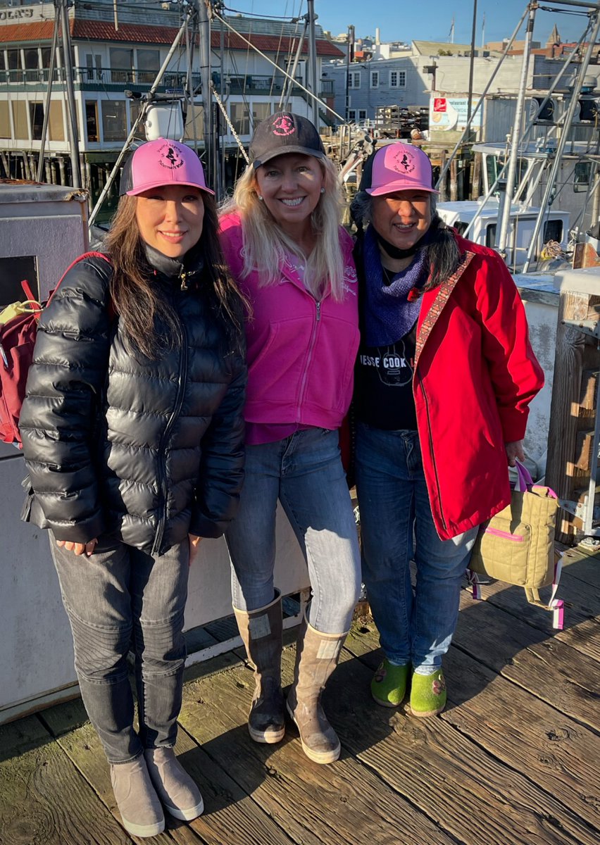 ElaineLeung4's tweet photo. Got the last Dungeness #crabs🦀 today, as the commercial crabbing season ends early tomorrow @TheWharfSF… Many thanks to Holly the #PinkMermaid🧜♀️ for keeping the tradition of buying crabs off the boat⛴️ going!
Support your local #SF fisher ppl🎣 at #FishermansWharf @PortOfSF https://t.co/syTTJdhuwB