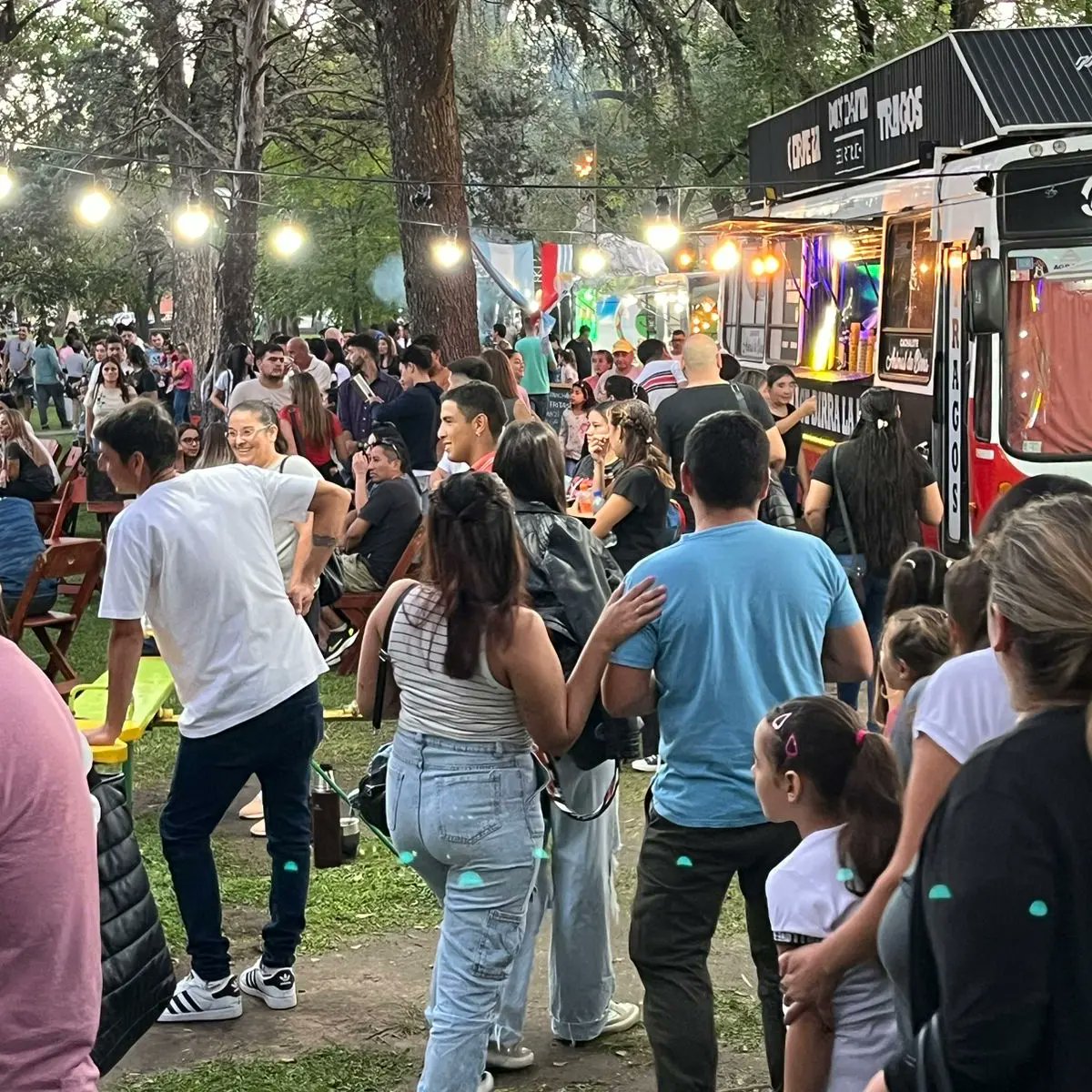 Que lindo estuvo la Feria de Sabores en el parque Francisco Ramírez 🙌👌