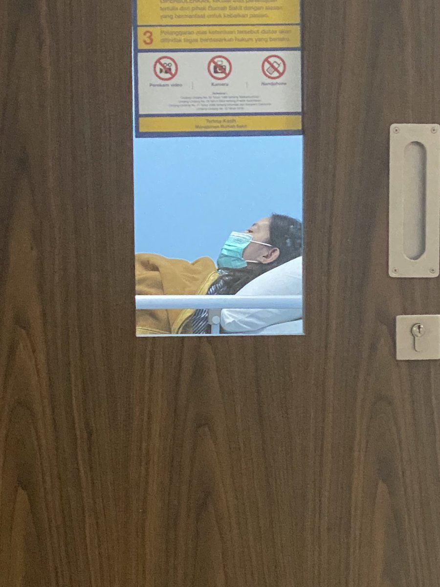 Dia yang masuk ruangan sini yg bingung