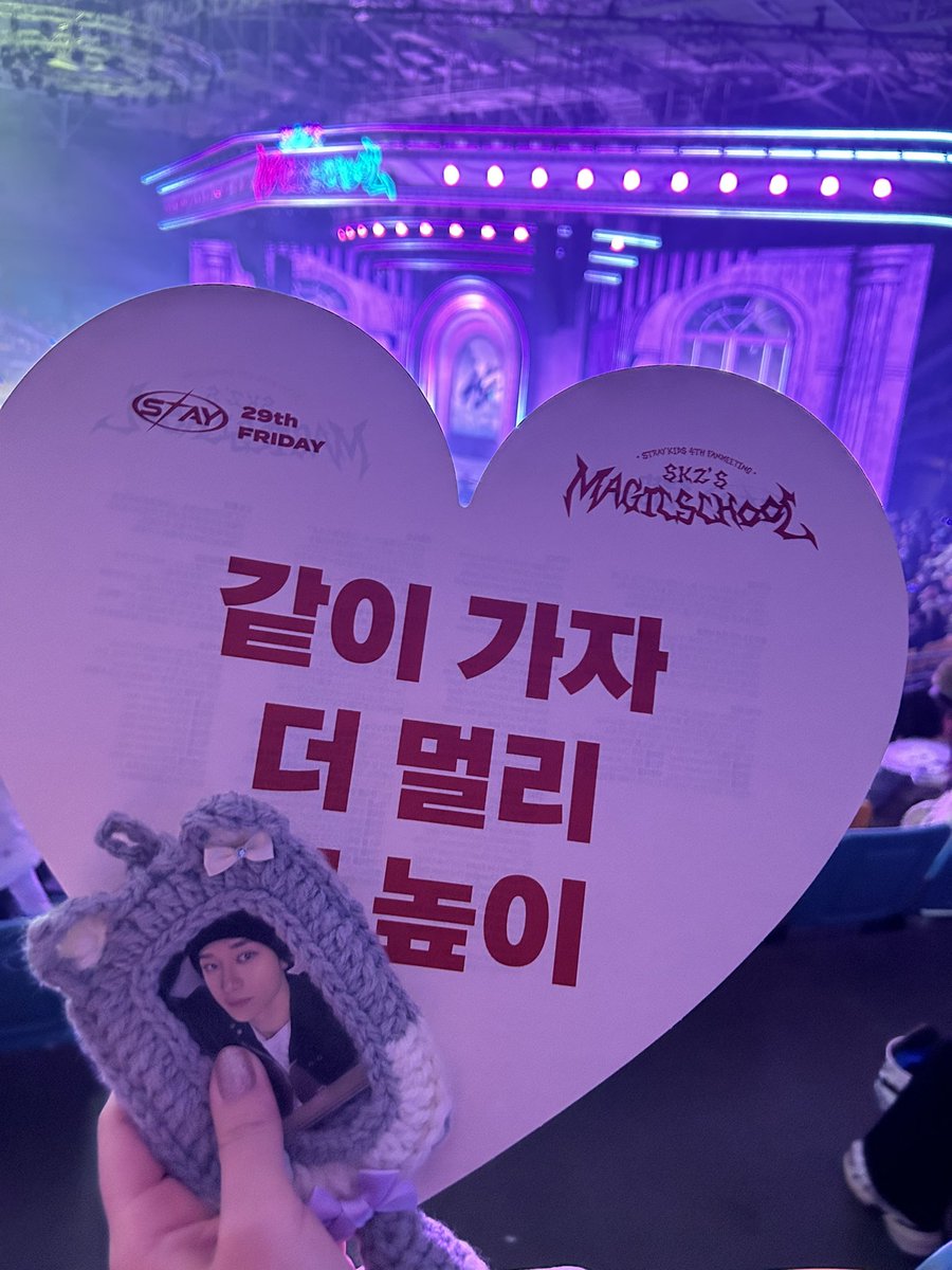 mi_sa_skz's tweet photo. 本国と日本のペンミどっちも行って思った

どっちのほうがどうだって比較する訳じゃなく、日本のペンミ本当に素晴らしかったと思う

本国はやっぱり違うからって思ってるSTAYさん多いと思うけど、本国だけが特別なんてことはなくてスキズはほんとに平等にSTAYを大切にしてくれてると改めて思いました☺️ https://t.co/ta9dPLkyvH