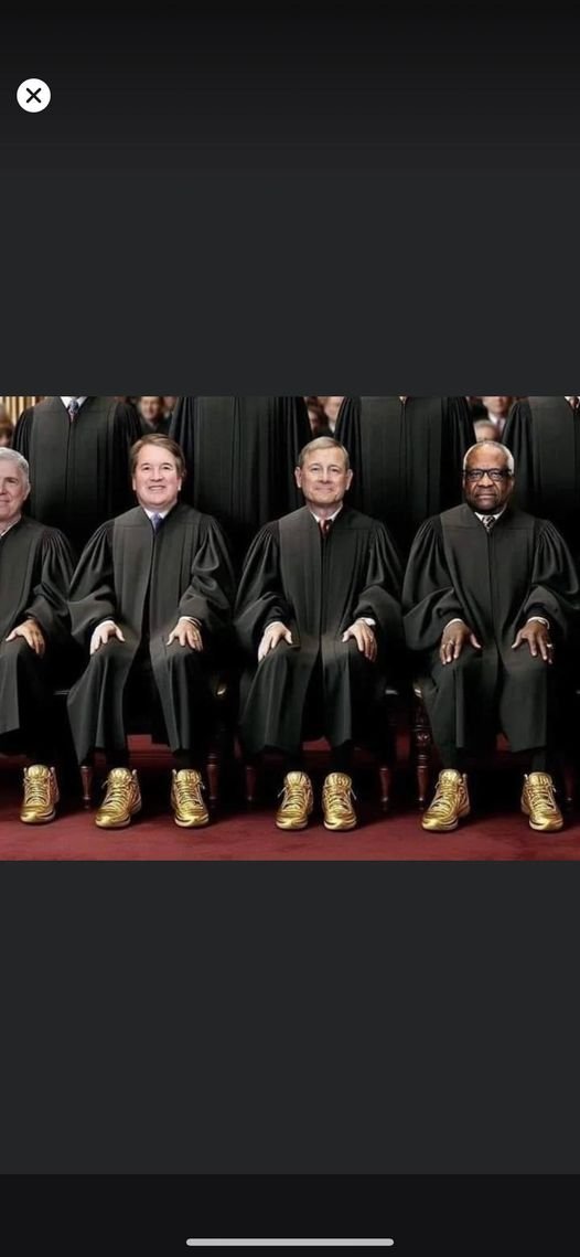 All #OяangeFreek's BibbleBoys got their GoldenShowers Sneakers.