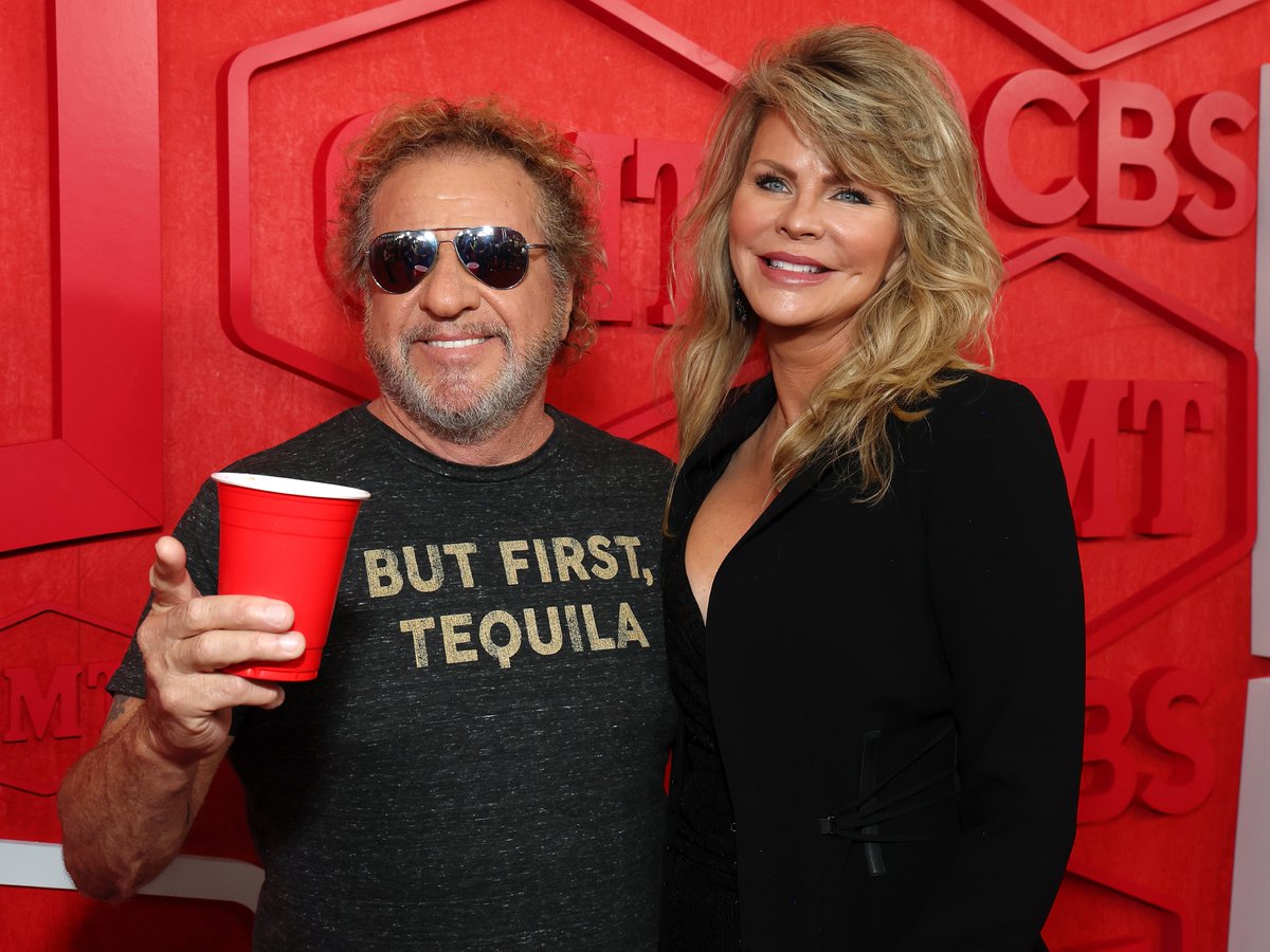 Sammy rockin' the @CMT Awards red carpet with Kari, John Paul DeJoria, Eloise Broady DeJoria, @rogerclemens, and of course, a Red Solo Cup in hand to honor Toby Keith! #CMTAwards 📸: Getty Images