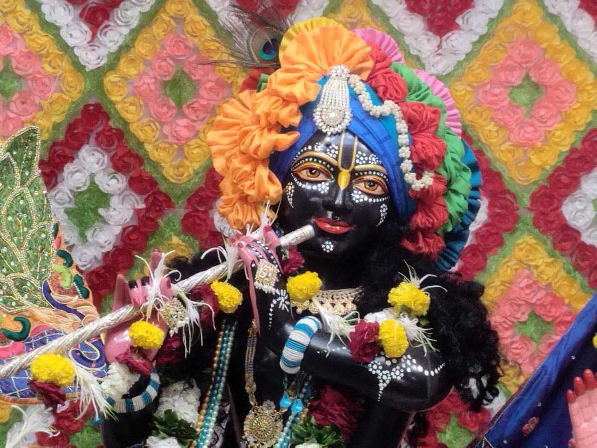 IskconAmravati's tweet photo. ━❀꧁𝐻𝑎𝑟𝑒 𝐾𝑟𝑖𝑠ℎ𝑛𝑎꧂❀━
🙏🏽 Sringar Aarti Darshan 📿
🌷Sri Sri Rukmini Dwarkadhish || ISKCON Amravati🌷
━❀꧁08/04/2024 ꧂❀━
#Iskcon #iskconamravati #HareKrishna #JaiShriRam #Radheshyam #Krishna #temple #somvati #amavshya #prayagraj #Varanasi https://t.co/VLzOxeBRxC