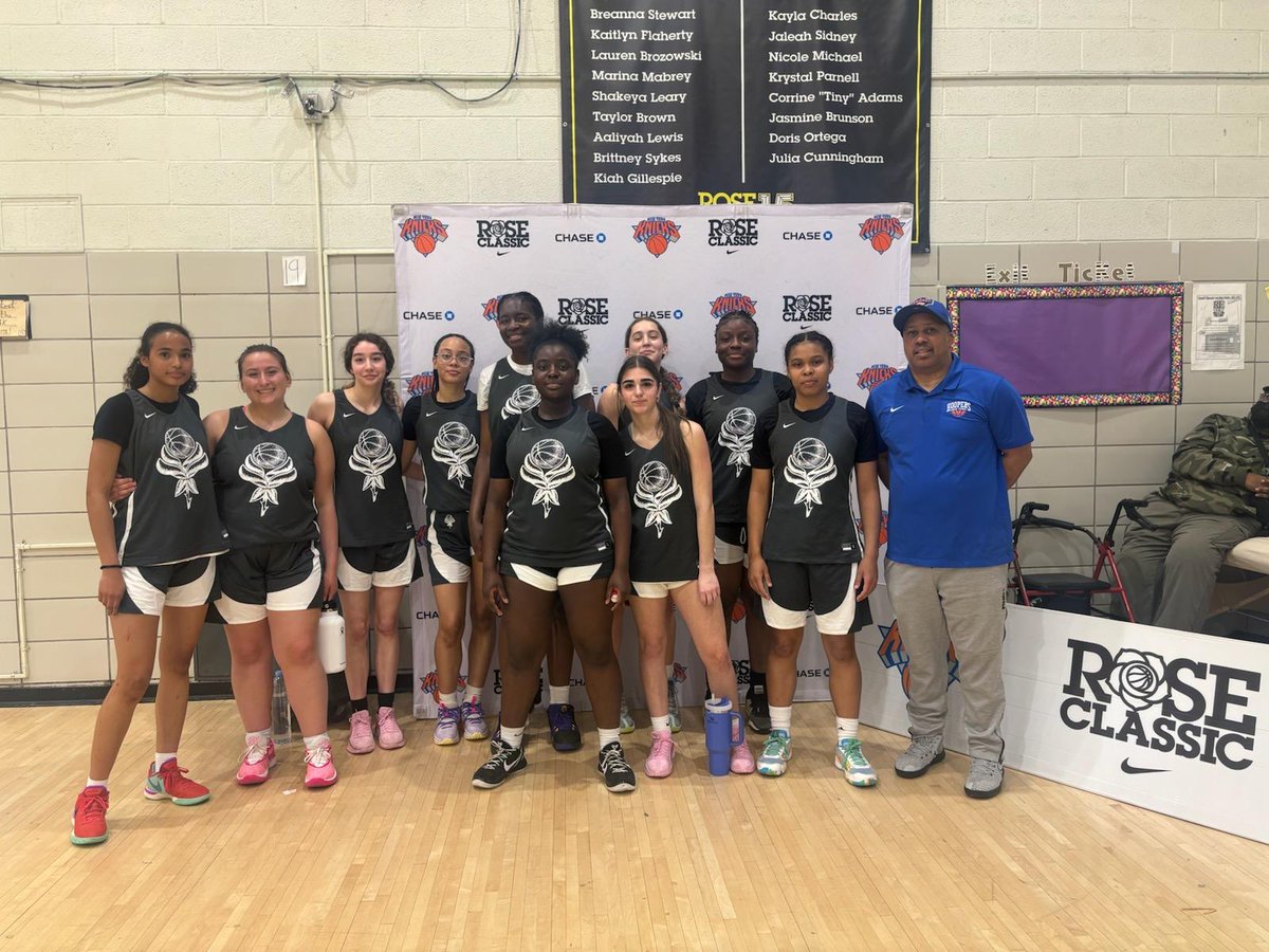 Congrats to Hoopers NY 17u White went 1-1 today, big win & 2pt loss, @RoseClassic proud of this group, College Coaches check us out at Boo Williams Nike Invitational tournament in VA @NYCHoopsnball @NikeGirlsEYBL @_BlakeDerrick @WorldExposureWB