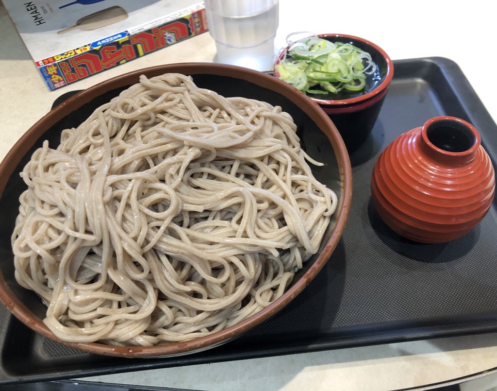 富士そばの富士盛り蕎麦だよ!すごいボリューム 