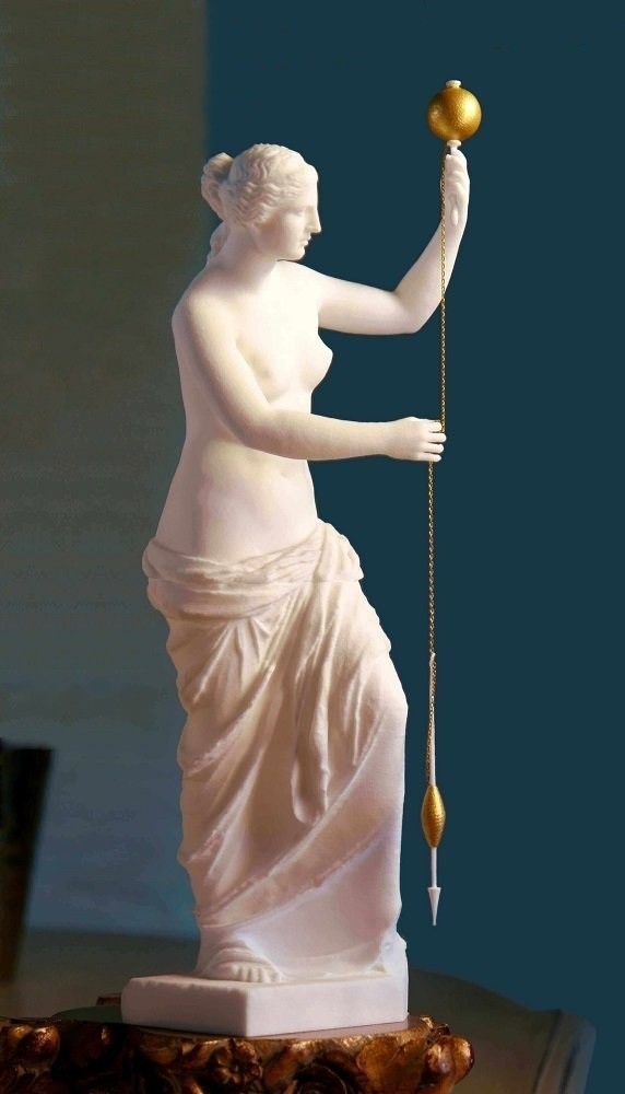 #AccaddeOggi #8aprile 1820; scoperta la Venere di Milo. La statua è ancora avvolta nel mistero ma, in genere, rappresenta la dea dell'Amore e della Bellezza.

Per i Massoni è una delle tre sacre luci che portano nel cuore e uno dei tre pilastri che adornano il Tempio.
#Massoneria