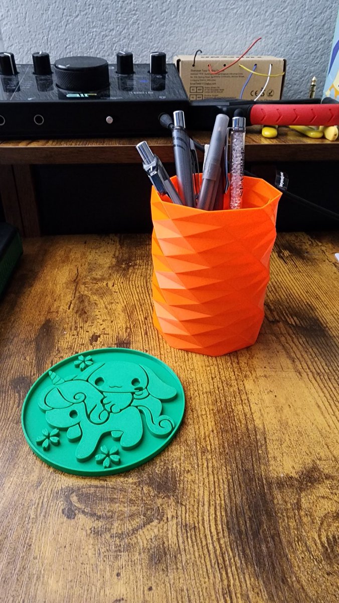 tRichCS's tweet photo. My desk is slowly filling up with 3D printed accessories instead of store bought ones https://t.co/Y67vK88OX2