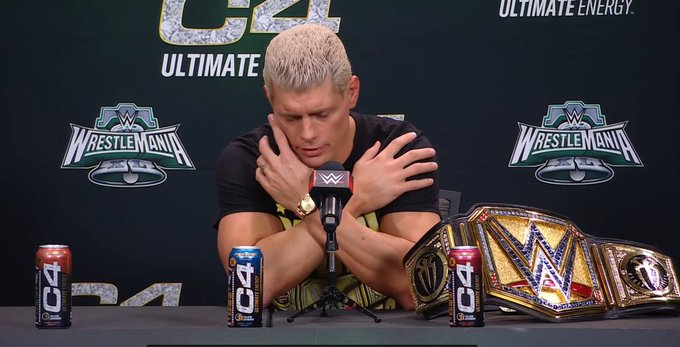 LuigiWrestling's tweet photo. Cody Rhodes: "Triple H, Nick Khan y Bruce Prichard me han regalado este reloj. El que mi padre vendió para que yo pudiese ir a clases de actuación"  

Joder. Joder. Joder. #WrestleMania https://t.co/FXC1oXV0SQ
