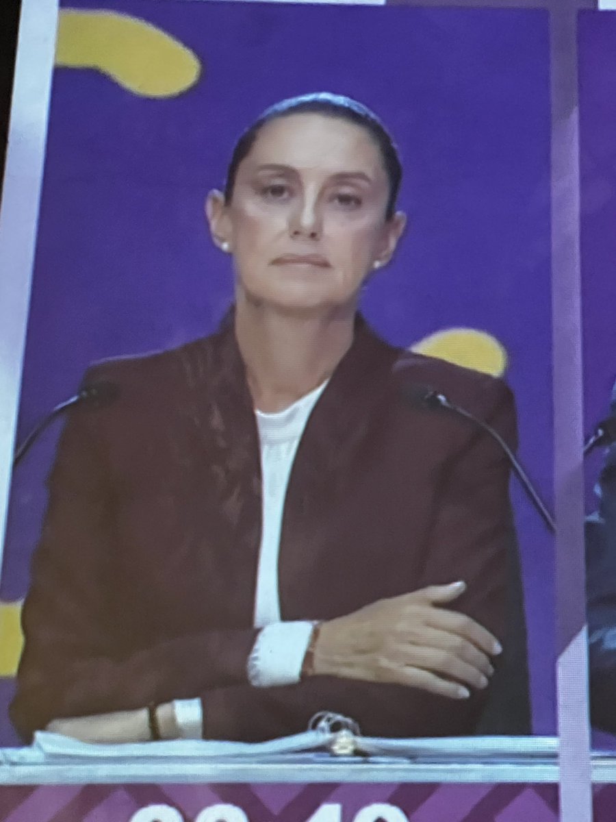 HernanGomezB's tweet photo. Es tiempo de mujeres y esta noche el debate lo ganaron dos de ellas: @Claudiashein porque se preparó y mostró en todo momento capacidad intelectual, seriedad, aplomo y estatura presidencial, y @DeniseMaerker porque demostró ser una excelente periodista, de las mejores. Una voz mesurada, equilibrada y ponderada en medio de la vulgaridad mediática generalizada.