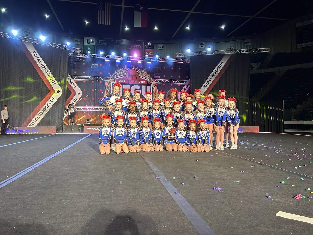 Cougars_CA's tweet photo. A total KNOCKOUT ❤️ 
Grand Champs for Level 2 and a knockout award! #GoCougarsGo #LadiesInRed ❤️ https://t.co/jLtT9dvWrg