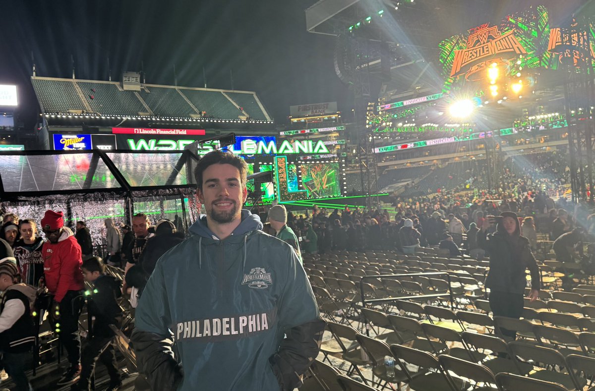 El Wrestling es una película en tiempo real. 

Los que lo minimizan como algo falso, no saben todo lo que se pierden.

Orgulloso de ser un fanático de este hermoso arte. 

Lo que hemos vivido hoy ha sido una carta de amor a la lucha libre profesional.

Cine.

#Wrestlemania