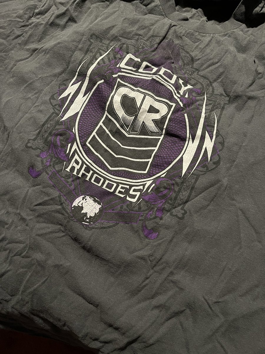 TrayRellz's tweet photo. And I mean long game!! #RhodesToTheFuture on the BACK! Now he has the whole championship on his BACK!! @CodyRhodes https://t.co/InhskT3VjW