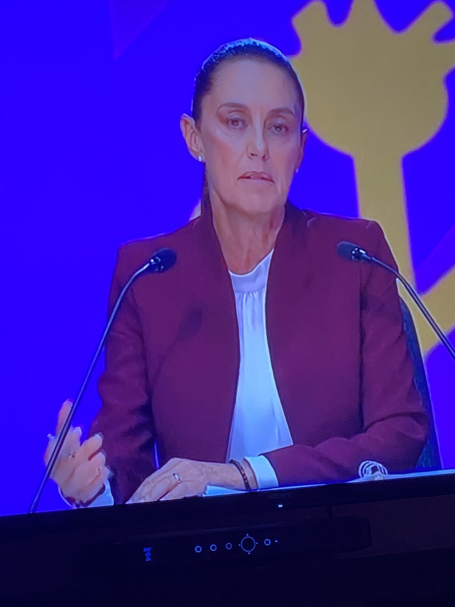 reynaldolopeztv's tweet photo. Ahora resulta que vivimos en un país perfecto!
Eso afirma Claudia Sheinbaim, todo lo ha hecho bien en la CDMX. 🤦🏻‍♂️🤦🏻‍♂️🤦🏻‍♂️🤦🏻‍♂️🤦🏻‍♂️🤦🏻‍♂️

Hágame el refravon cabor!!!!

#DebatePresidencial https://t.co/6cNbKbjD2q