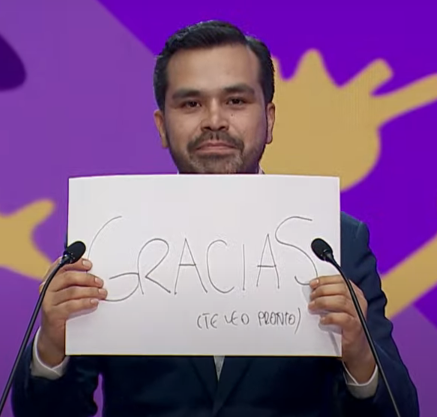 aztkk_'s tweet photo. Yo saliendo de la fiesta con el tanque de gas, la tele y el perro de mi amigo #DebateINE https://t.co/MaHWkMM1nW