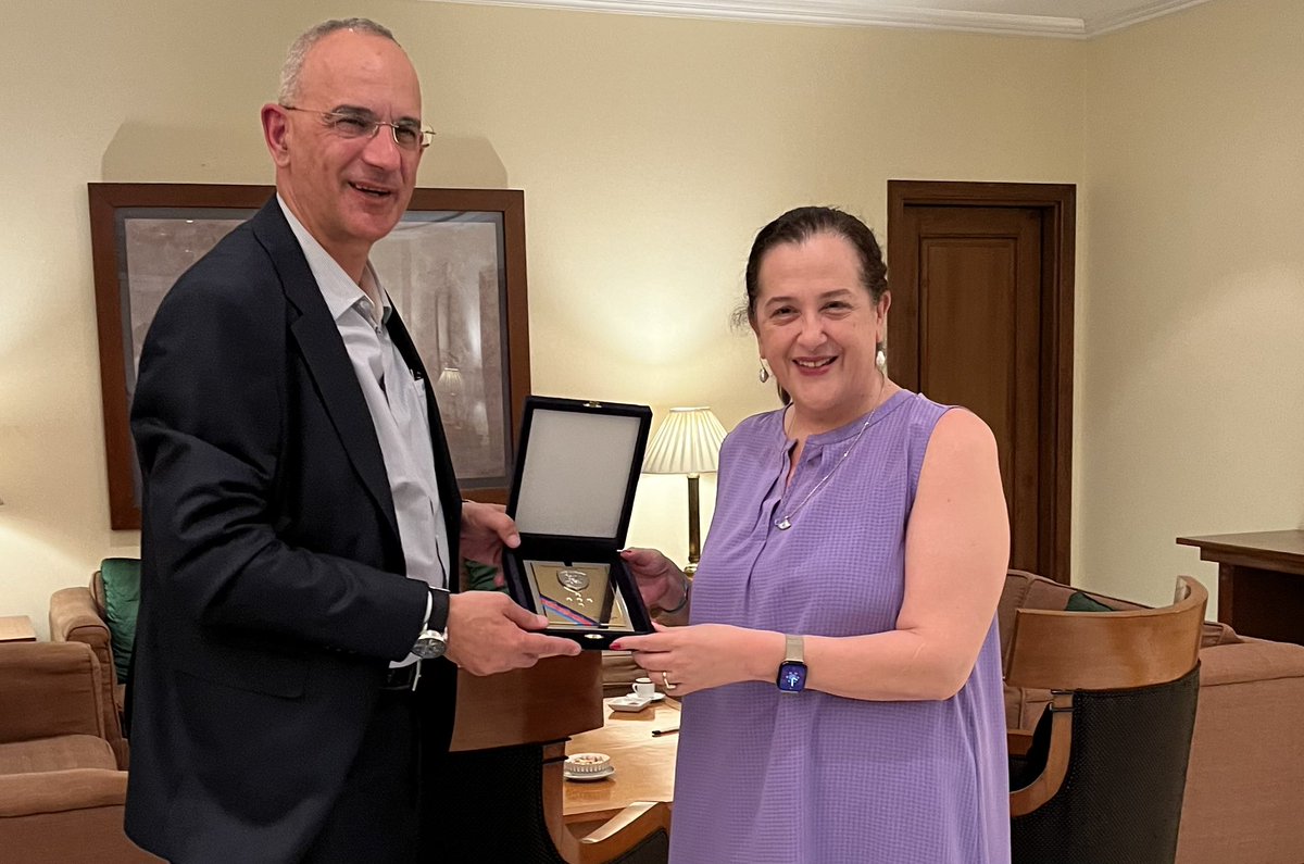 Greece Military Chief General D. Choupis in Delhi. Is welcomed by Greece Envoy A. Koutsomitopoulou