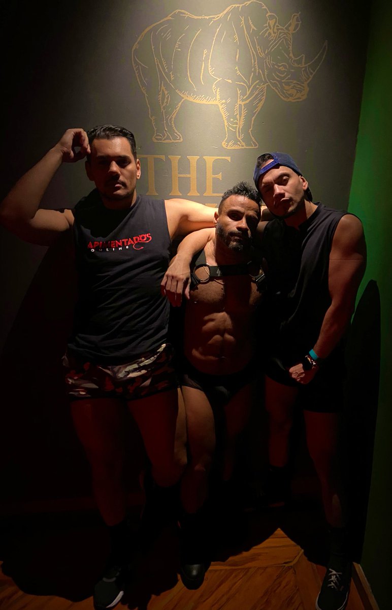 Chrisofficialll's tweet image. Hoje para finalizar o final de semana na festa mais quente de sp @STwitteiros na @Rhinosclubbar oferecimento @CahPutao e @ApimentadosO deixando o seu gostinho para todos. 

Sem contar esse boy delícia que estava lá para. Mostrar tudo 😈😈😈😈@MrDOMvix