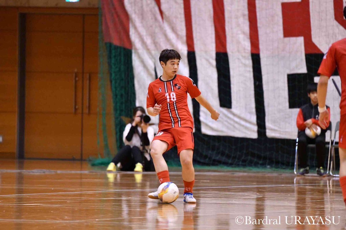 #勝手に選手紹介
背番号7
ほんちょう

エスタボン出身の関西人
可愛らしい顔つきから一変ボールを持ったらチワワから狂犬のドリブルに注目

関西人ならではのボケとツッコミがあると思いきやそうでもなさそう
好きな食べ物は多分たこ焼き
地球を超えた成長に期待をしたい
#バルドラール浦安セグンド