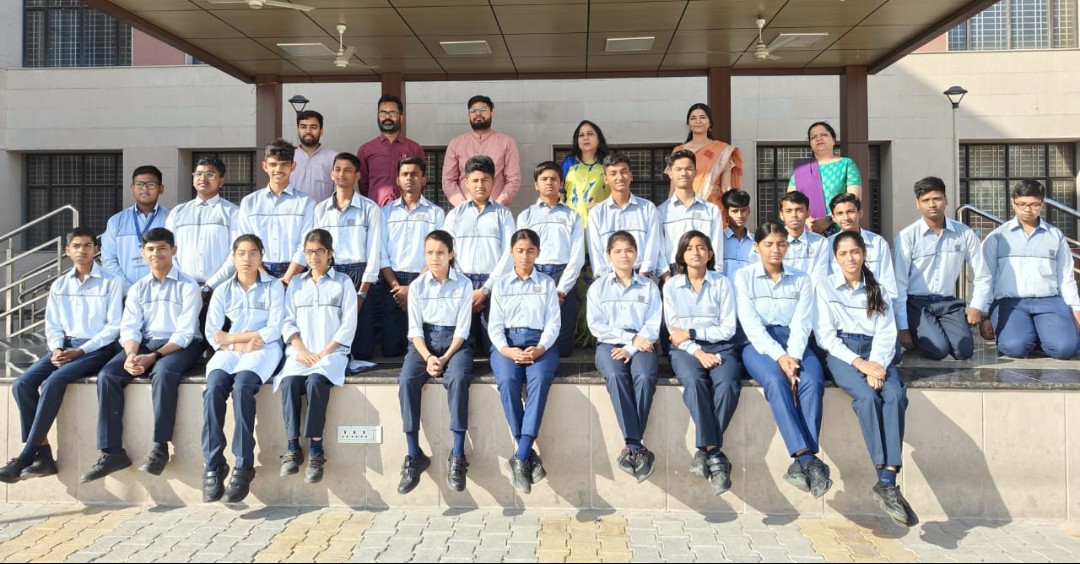 Asose_18_Rohini's tweet image. 🚀 31 bright minds from @Asose_18_Rohini have soared to success in the Mukhyamantri Vigyan Pratibha Pariksha, MVPP! 🌟 Congratulations to these young scholars on their outstanding achievement! 🎉 #MVPP #ASOSE #Rohini  #SuccessStories @dilli_shiksha @Dir_Education