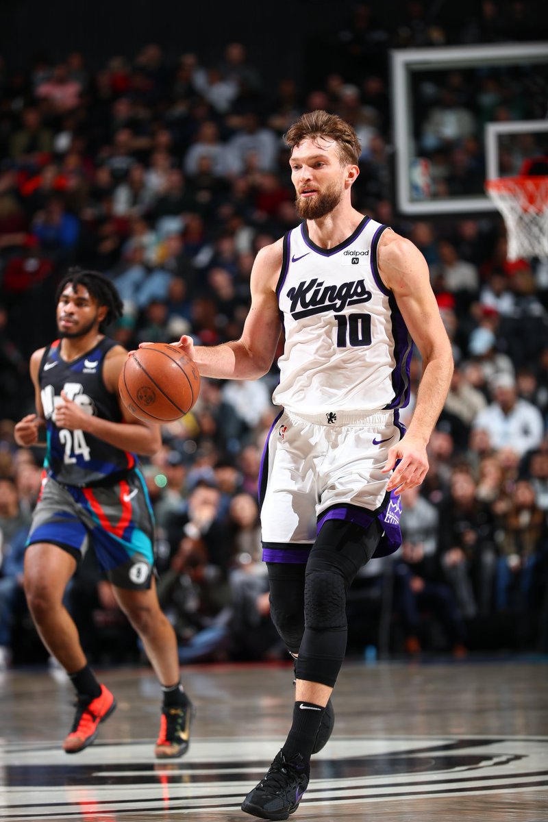 Domantas Sabonis bu sezonki 74. double-double'ını yaptı. 1980-81 sezonundan bu yana bir sezonda en çok double-double yapan Moses Malone'u yakaladı. Sabonis, 1978-79 sezonundan bu yana bir sezonda 74 ya da daha fazla double-double yapan tek oyuncu olarak Malone'a katıldı:…