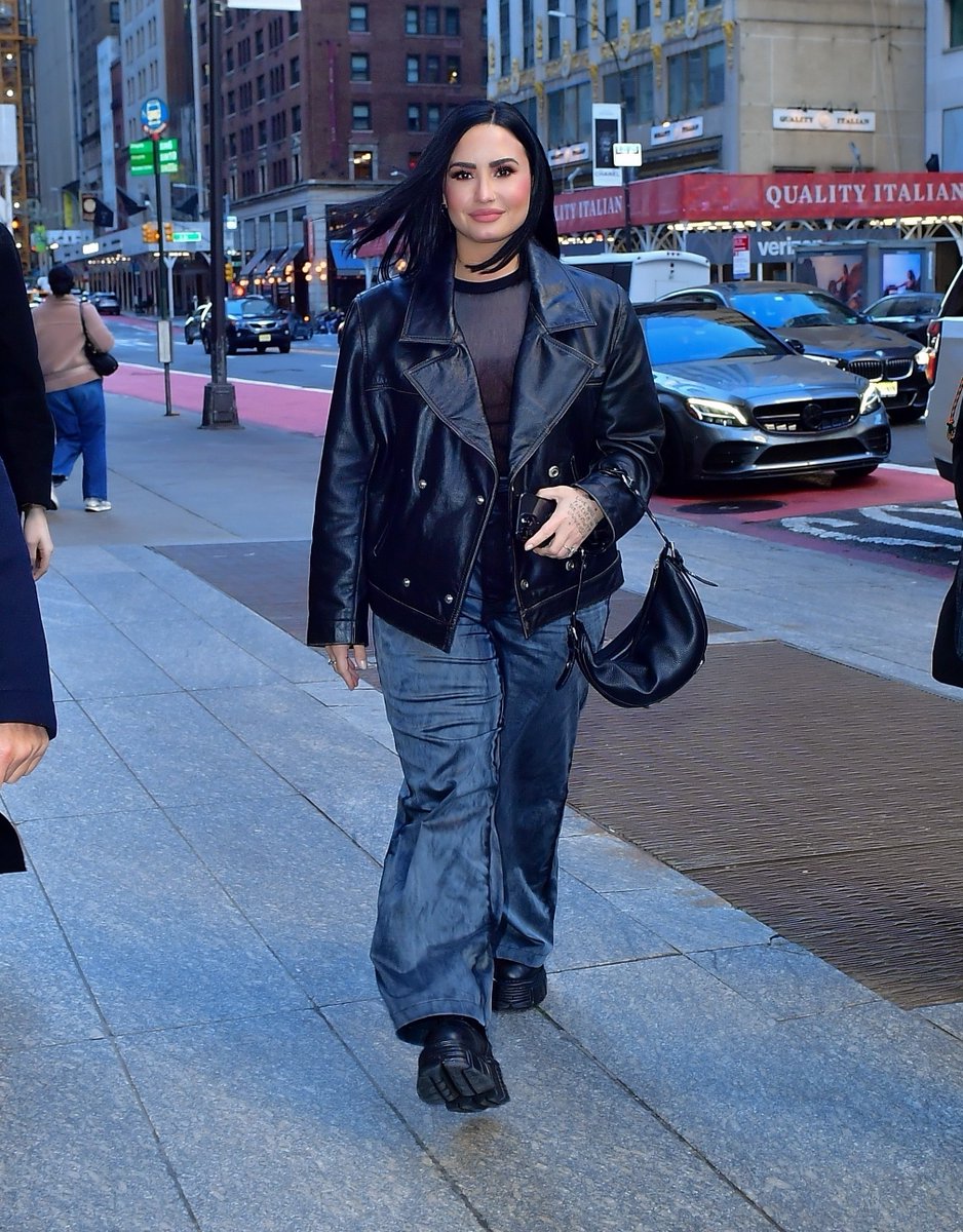 demilovatobr tweet picture