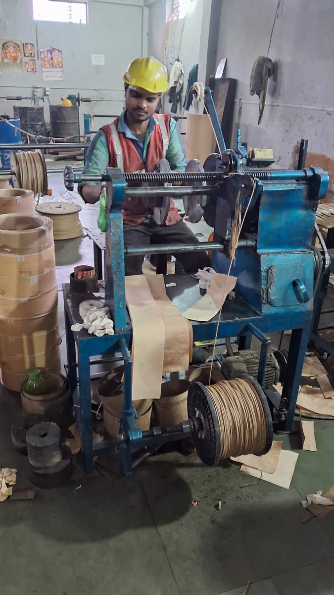 SunjeevSharma9's tweet photo. repairing work is going on at hathras workshop to provide better services to our consumer @e_aligarh @MDDVVNL @dvvnlhathras @dvvnlhq https://t.co/a8sLOTPWkh